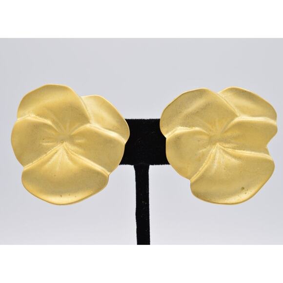 Fernando Vintage Pansy Clip On Earrings Brushed Gold Chunky NOS 80s FO Signed W1 - Picture 1 of 9